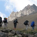 صعود بانوان کوهنورد توزیع برق البرز به قله علم کوه