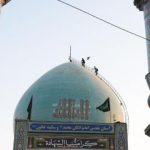 تعویض پرچم گنبد آستان مقدس امامزاده محمد (ع) کرج در پیشواز محرم