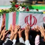 عکس/ انتقال پیکر شهدای ایرانی و عراقی به مراسم تشییع