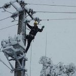 خسارت ۲.۵ میلیاردی برف به شبکه برق جاده چالوس