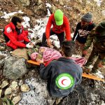 امداد رسانی به  ۳ کوهنورد گرفتار در ارتفاعات آتشگاه عظیمیه توسط امدادگران کرج